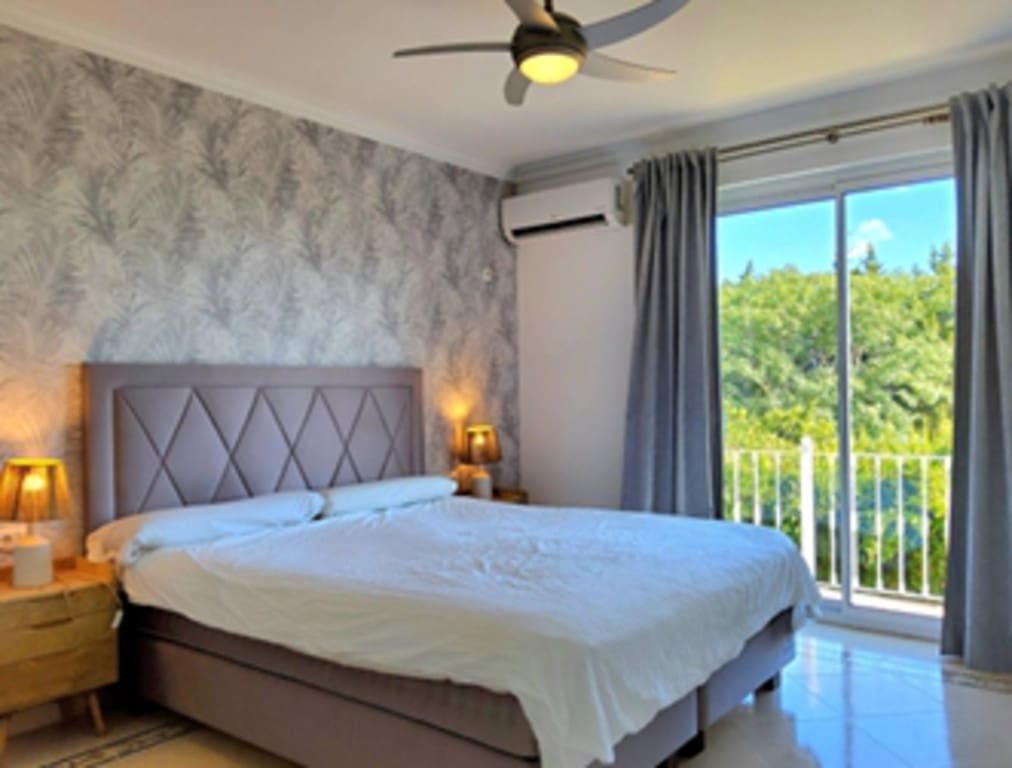 5 quarto Moradia para venda em Sotogrande com garagem - 1 150 000 € (Ref: 8907164)