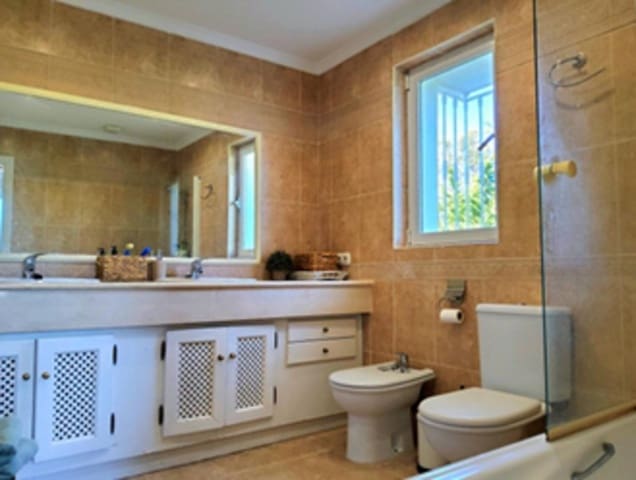 5 camera da letto Villa in vendita in Sotogrande Costa, San Roque con garage - 1.150.000 € (Rif: 8907164)