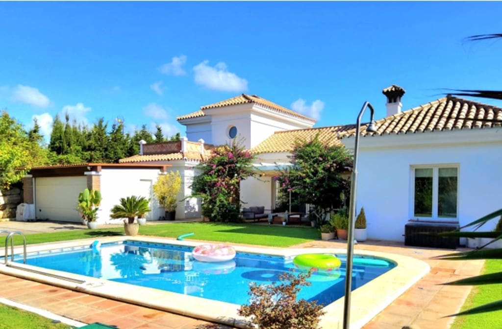 5 quarto Moradia para venda em Sotogrande com garagem - 1 150 000 € (Ref: 8907164)