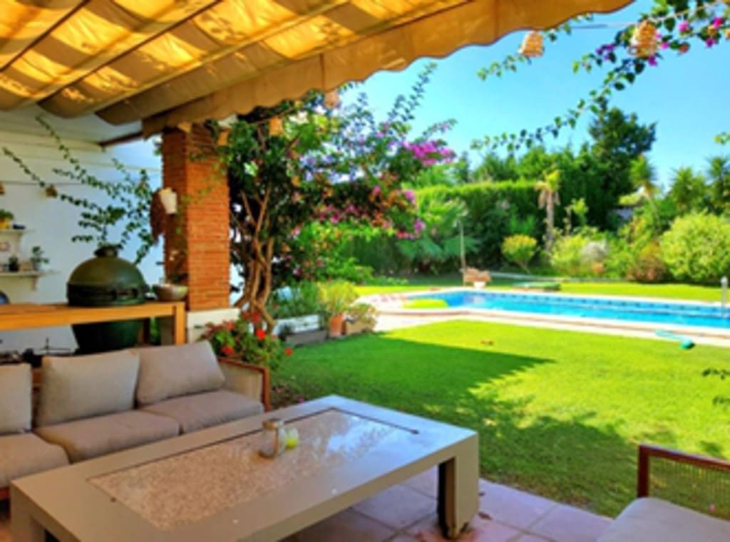 5 quarto Moradia para venda em Sotogrande com garagem - 1 150 000 € (Ref: 8907164)