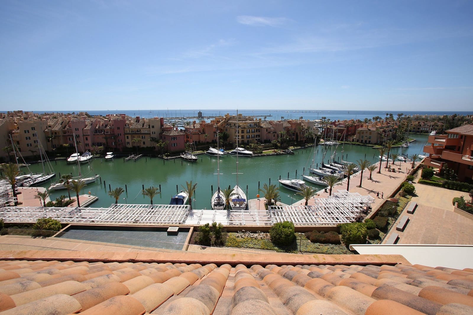 Ático de 2 habitaciones en Sotogrande en venta con garaje - 720.000 € (Ref: 8952456)