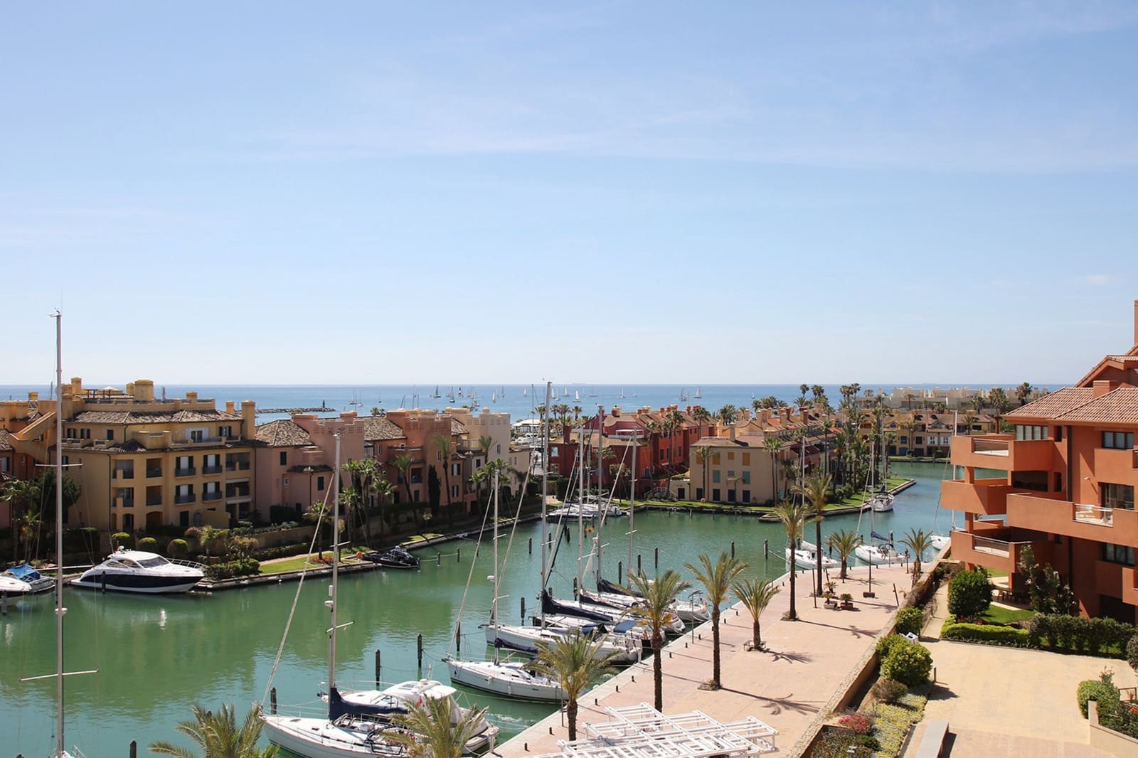 Ático de 2 habitaciones en Sotogrande en venta con garaje - 720.000 € (Ref: 8952456)