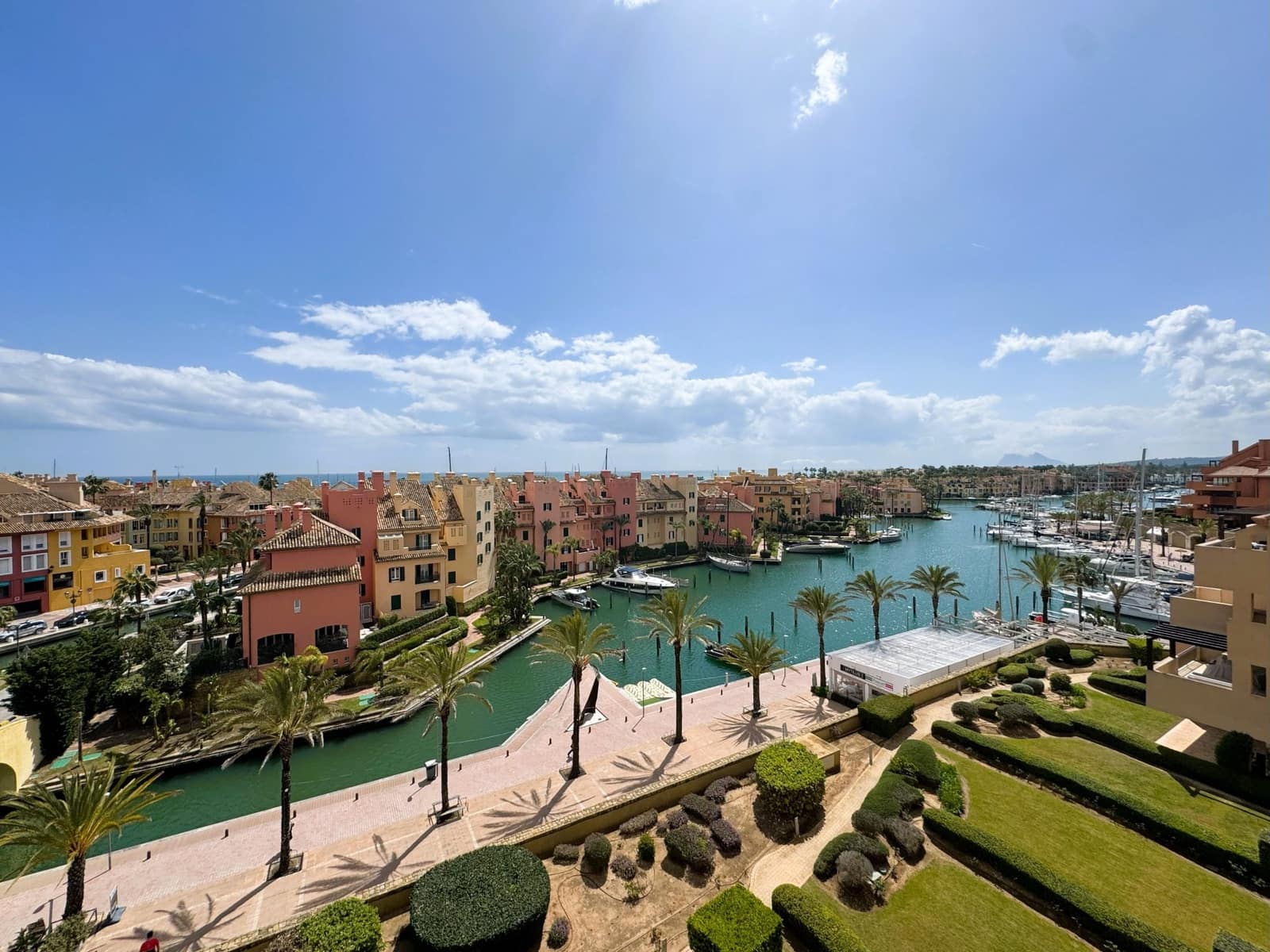 Ático de 2 habitaciones en Sotogrande en venta con garaje - 720.000 € (Ref: 8952456)