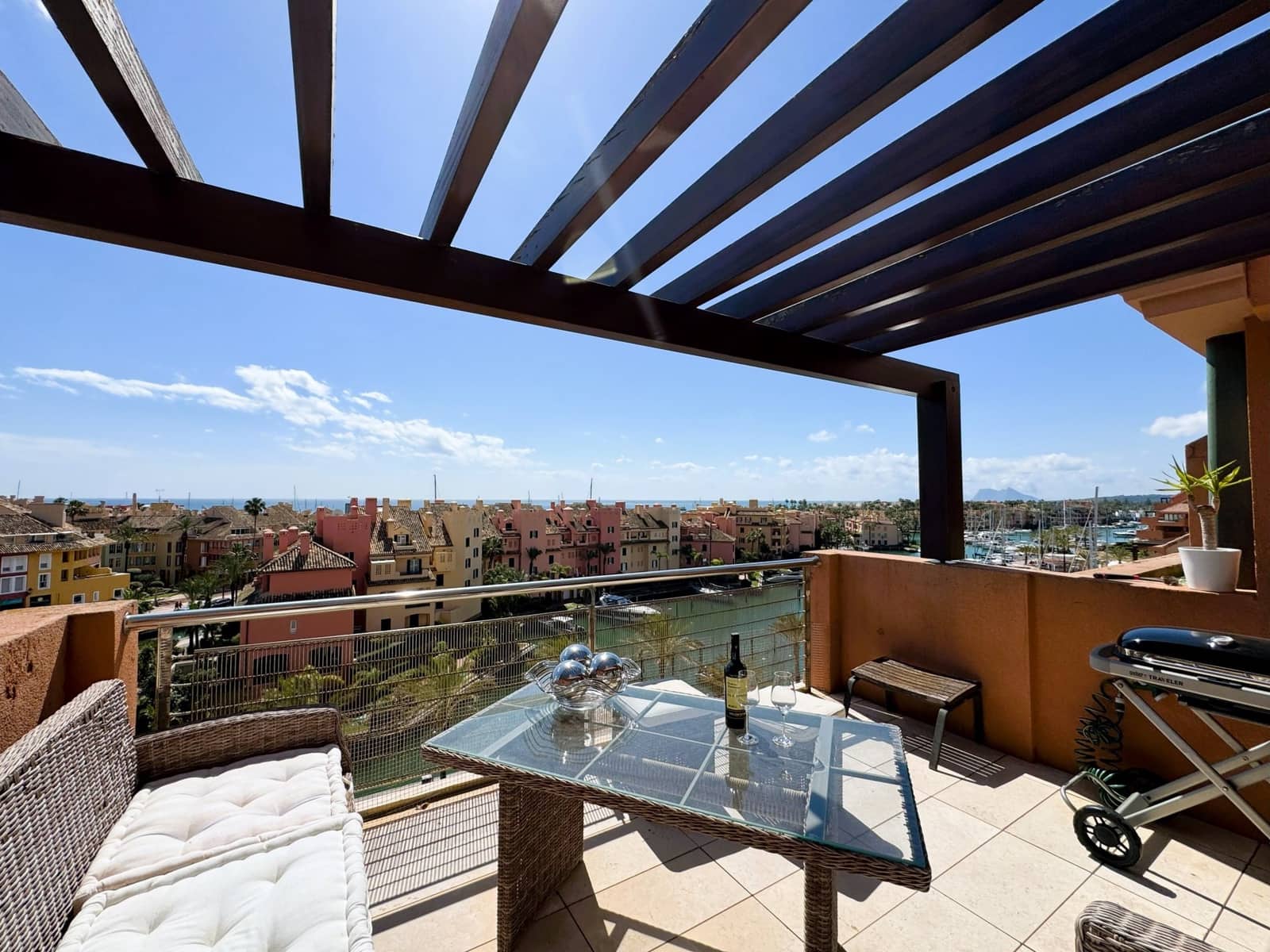 Ático de 2 habitaciones en Sotogrande en venta con garaje - 720.000 € (Ref: 8952456)