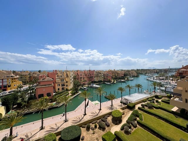 Ático de 2 habitaciones en Puerto de Sotogrande - La Marina, San Roque en venta con garaje - 720.000 € (Ref: 8952456)