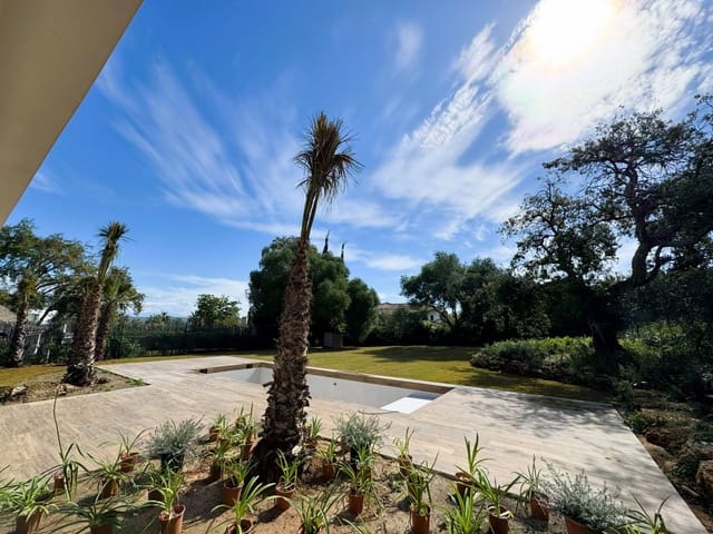 5 slaapkamer Villa te koop in Sotogrande Costa, San Roque - € 2.850.000 (Ref: 8952457)