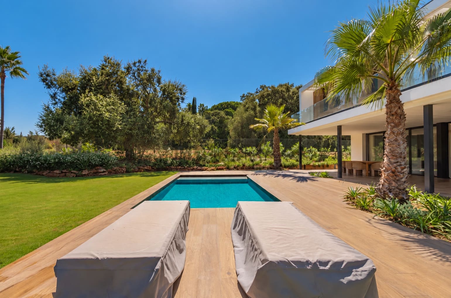 5 bedroom Villa for sale in Sotogrande with pool garage - € 2,850,000 (Ref: 8952457)