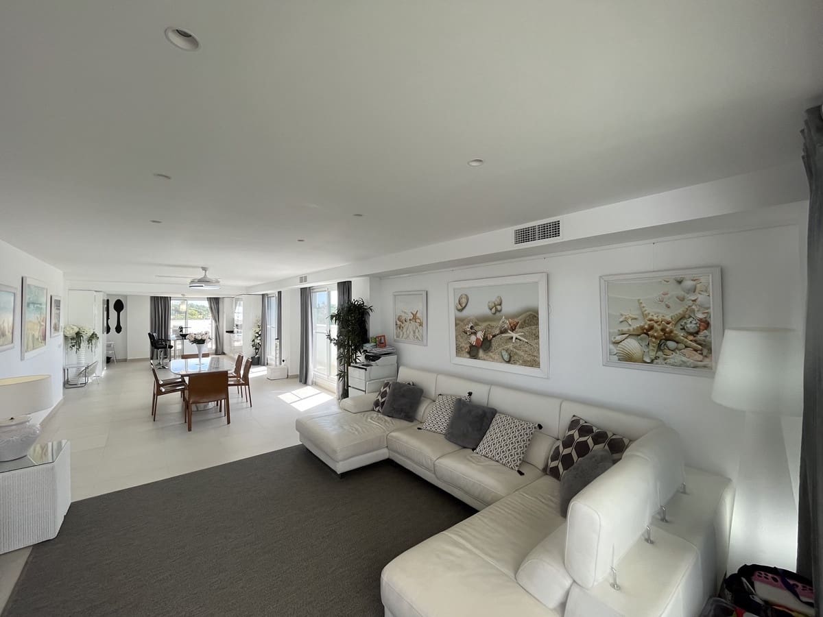 3 sypialnia Penthouse na sprzedaż w Sotogrande z basenem garażem - 745 000 € (Ref: 8985485)