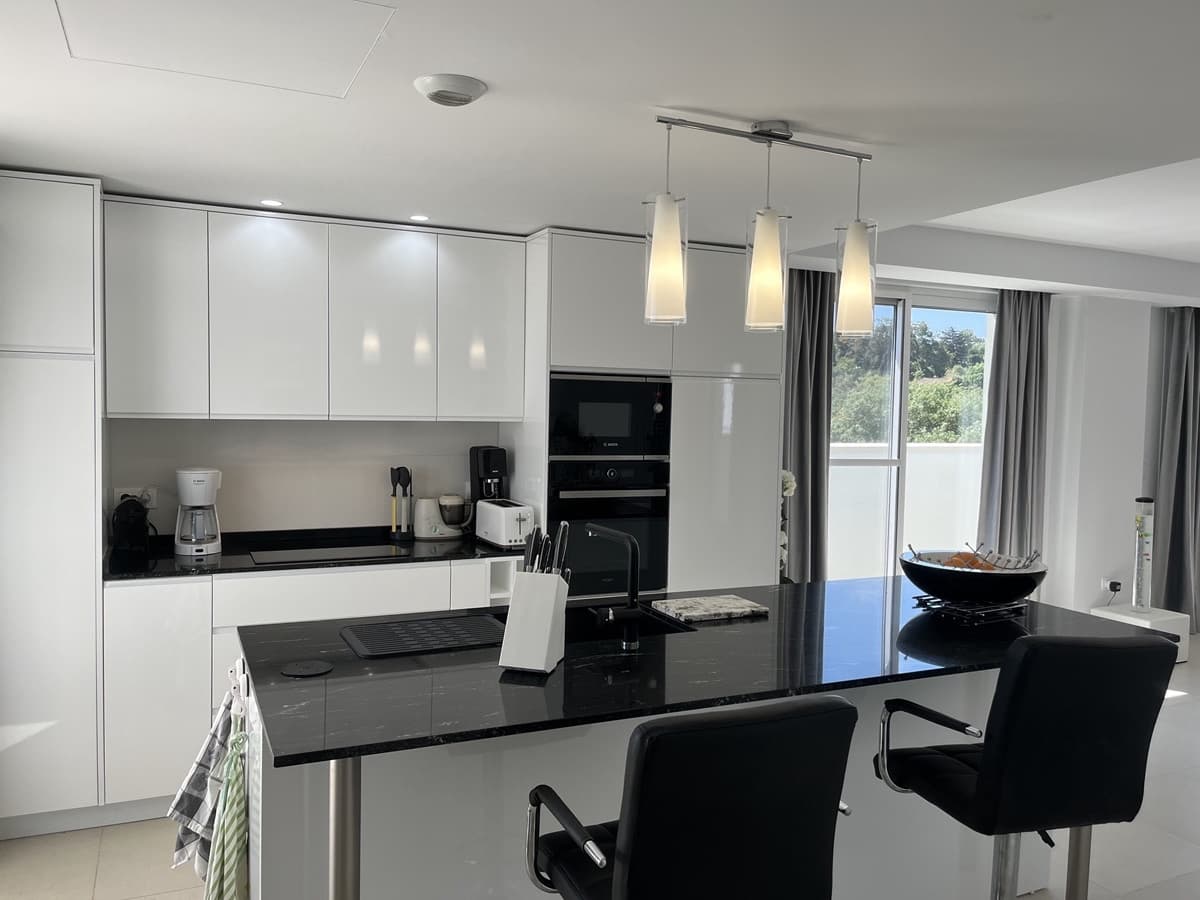 3 sypialnia Penthouse na sprzedaż w Sotogrande z basenem garażem - 745 000 € (Ref: 8985485)