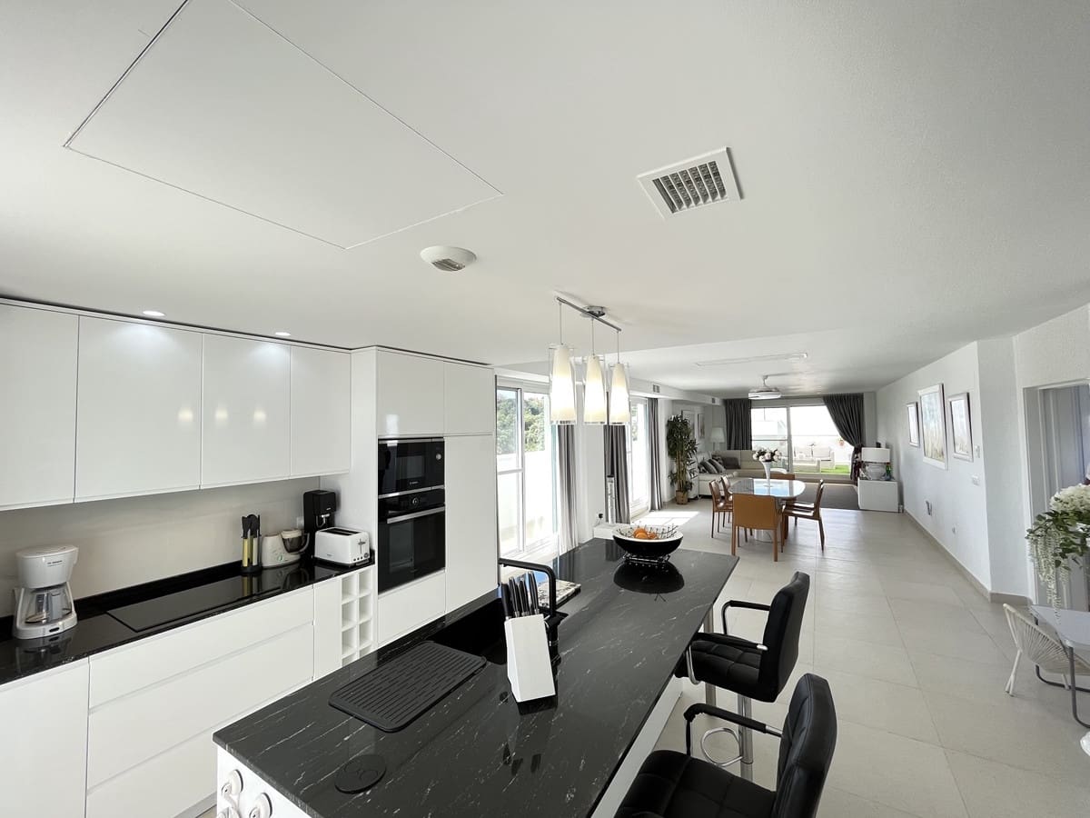 3 sypialnia Penthouse na sprzedaż w Sotogrande z basenem garażem - 745 000 € (Ref: 8985485)