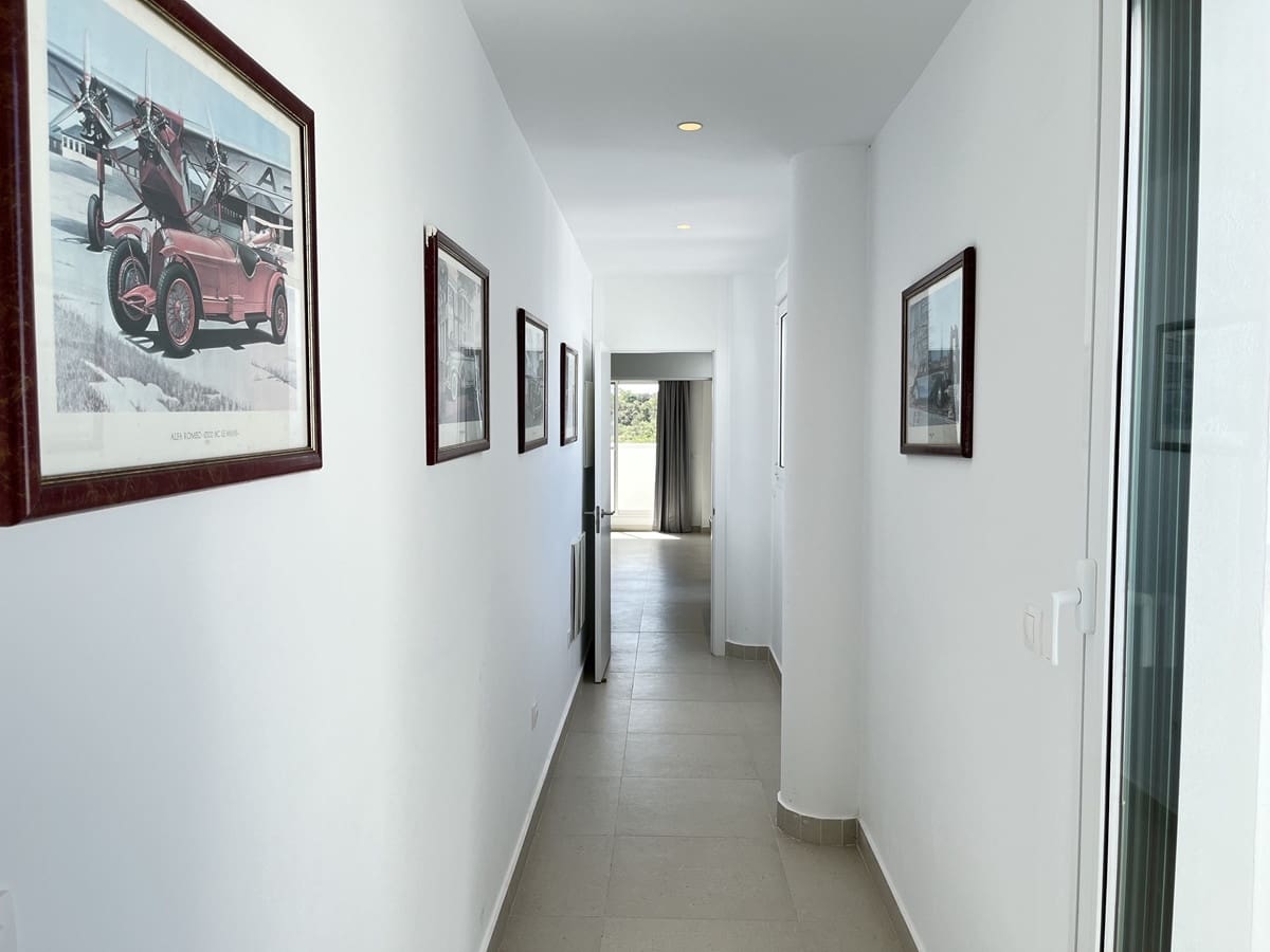 3 sypialnia Penthouse na sprzedaż w Sotogrande z basenem garażem - 745 000 € (Ref: 8985485)