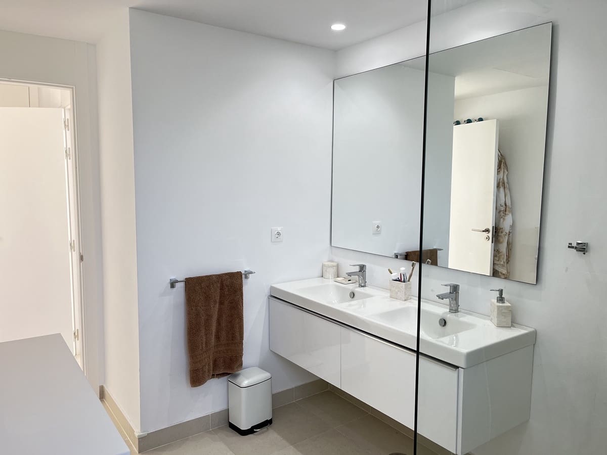 3 sypialnia Penthouse na sprzedaż w Sotogrande z basenem garażem - 745 000 € (Ref: 8985485)