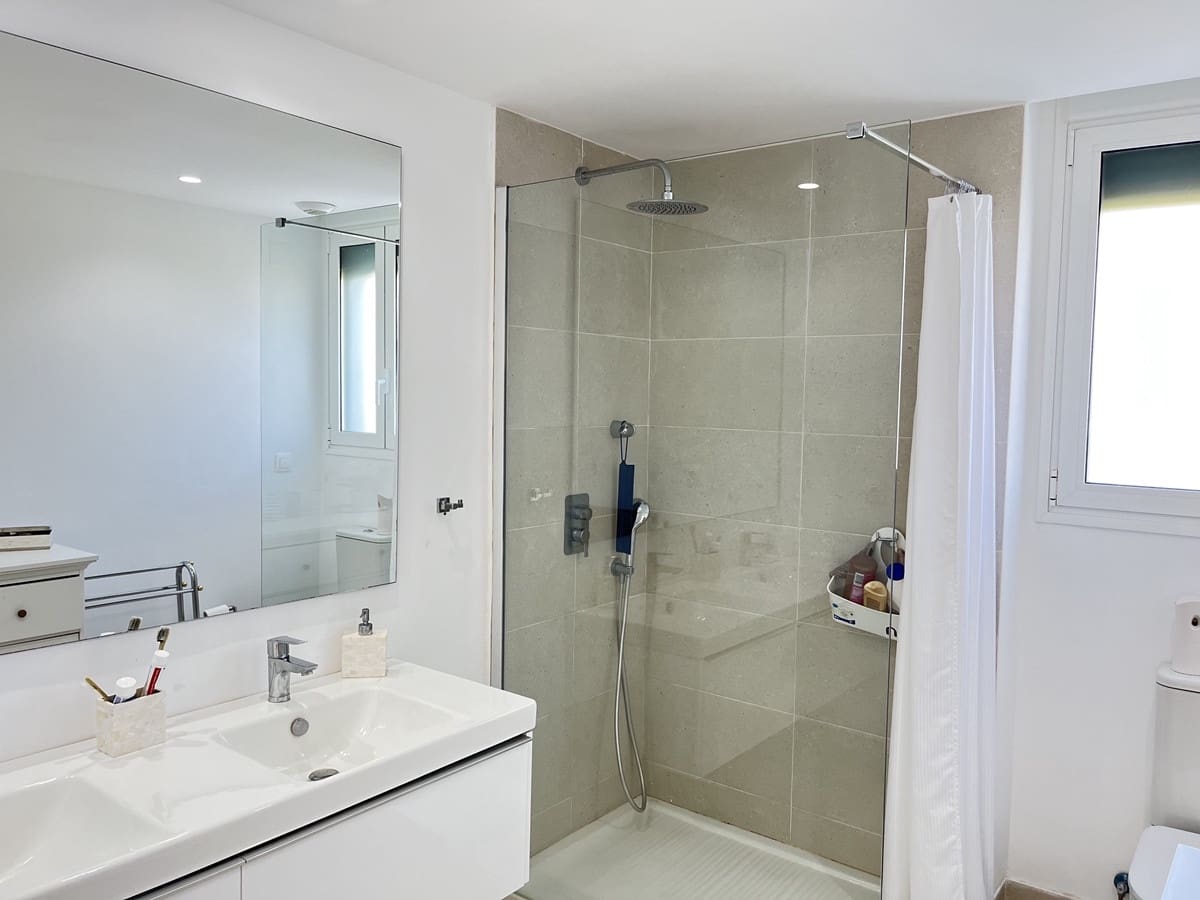 3 sypialnia Penthouse na sprzedaż w Sotogrande z basenem garażem - 745 000 € (Ref: 8985485)