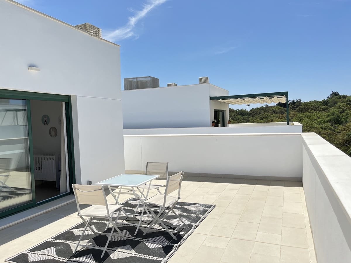 3 sypialnia Penthouse na sprzedaż w Sotogrande z basenem garażem - 745 000 € (Ref: 8985485)