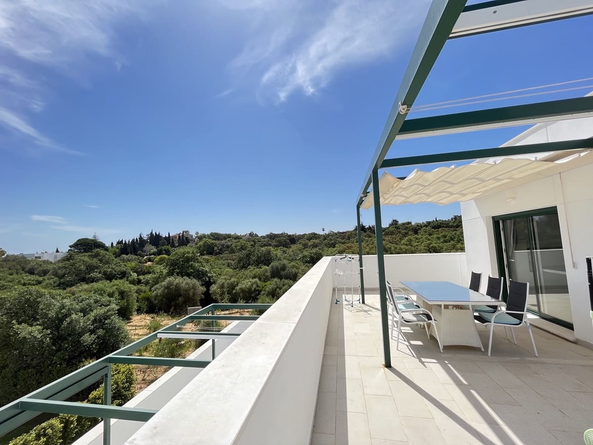 3 sypialnia Penthouse na sprzedaż w Sotogrande z basenem garażem - 745 000 € (Ref: 8985485)