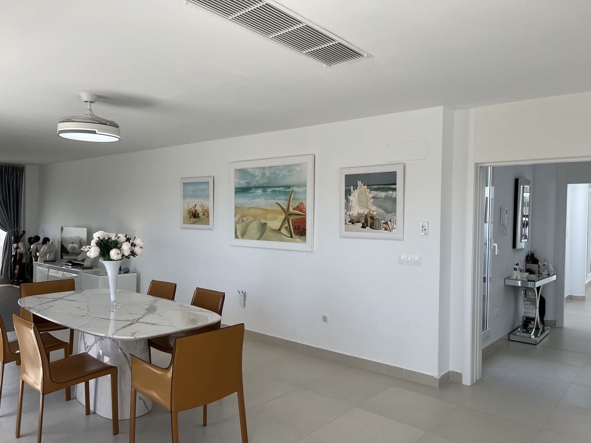 3 sypialnia Penthouse na sprzedaż w Sotogrande z basenem garażem - 745 000 € (Ref: 8985485)