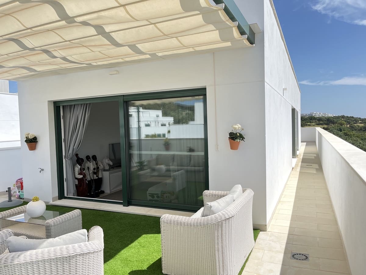 3 sypialnia Penthouse na sprzedaż w Sotogrande z basenem garażem - 745 000 € (Ref: 8985485)