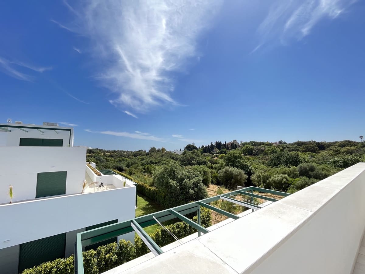 3 sypialnia Penthouse na sprzedaż w Sotogrande z basenem garażem - 745 000 € (Ref: 8985485)