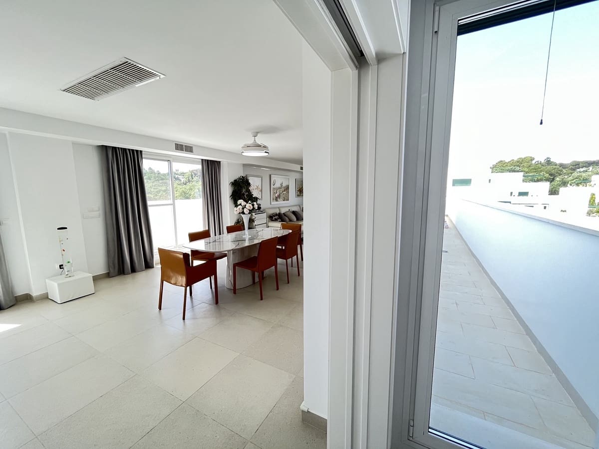 3 sypialnia Penthouse na sprzedaż w Sotogrande z basenem garażem - 745 000 € (Ref: 8985485)