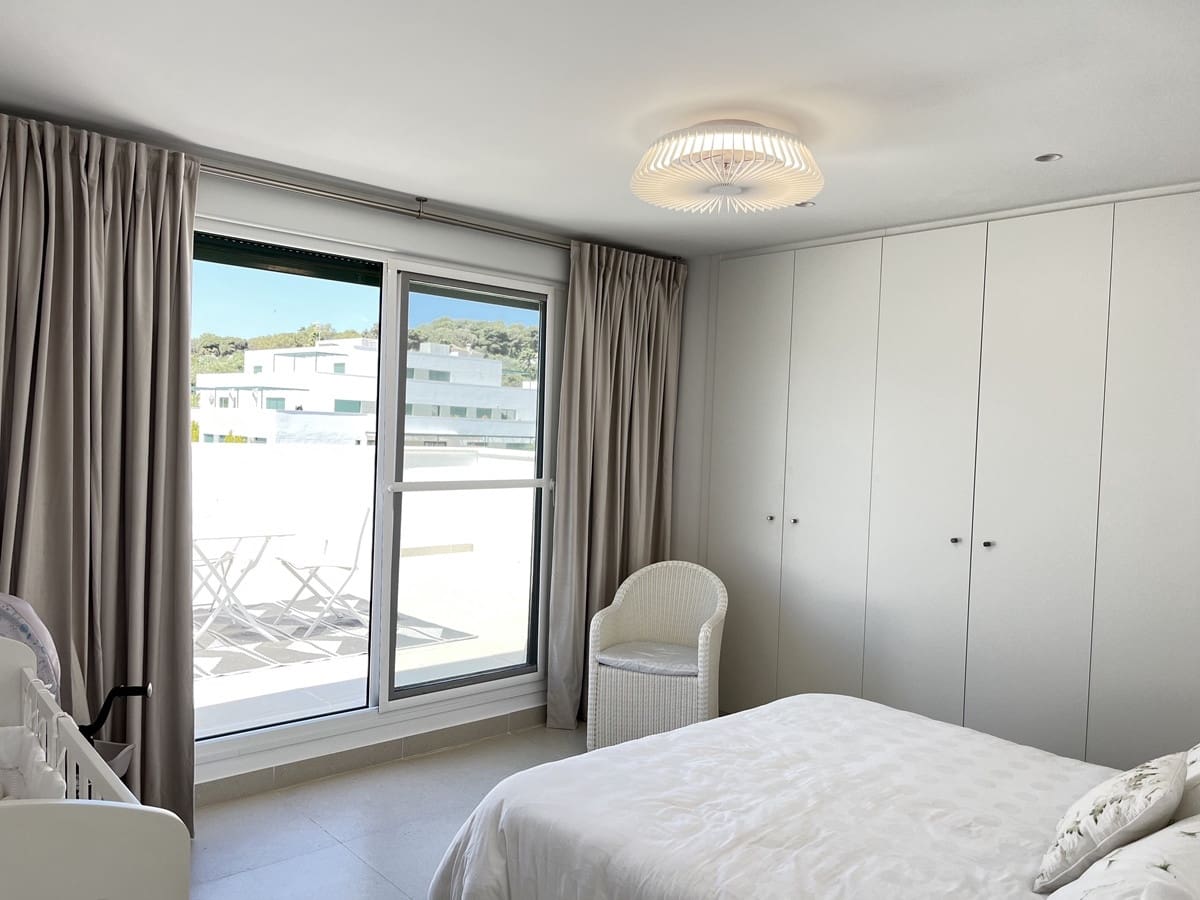 3 sypialnia Penthouse na sprzedaż w Sotogrande z basenem garażem - 745 000 € (Ref: 8985485)