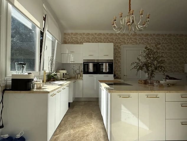 6 soveværelse Villa til salg i Sotogrande Costa, San Roque med garage - € 1.445.000 (Ref: 8991963)