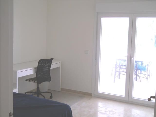 4 soverom Villa til salgs i Sotogrande Costa, San Roque - € 1 300 000 (Ref: 8991964)