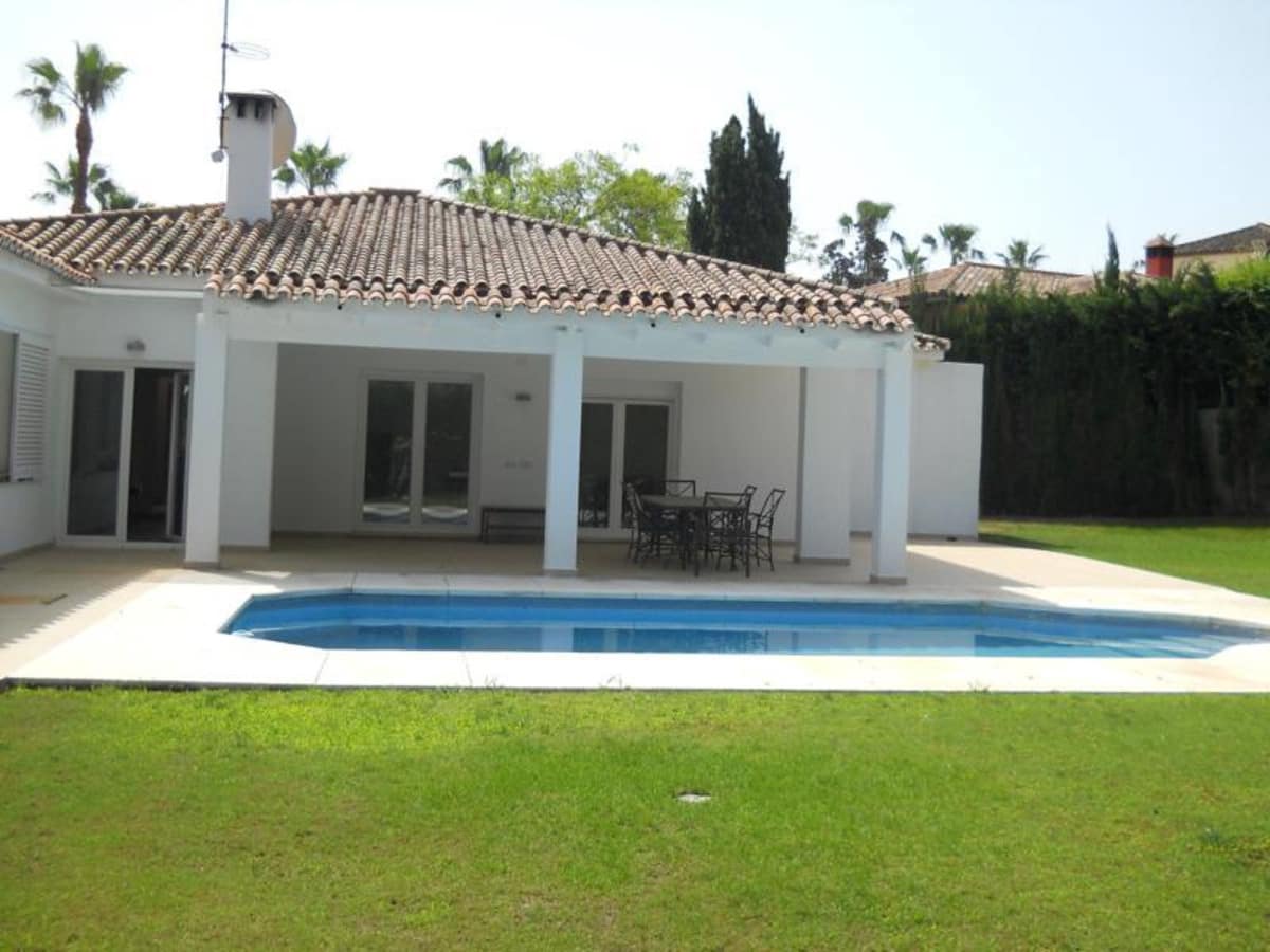 4 sypialnia Willa na sprzedaż w Sotogrande - 1 300 000 € (Ref: 8991964)