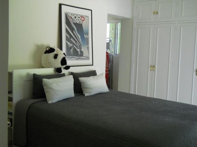 4 soverom Villa til salgs i Sotogrande Costa, San Roque - € 1 300 000 (Ref: 8991964)