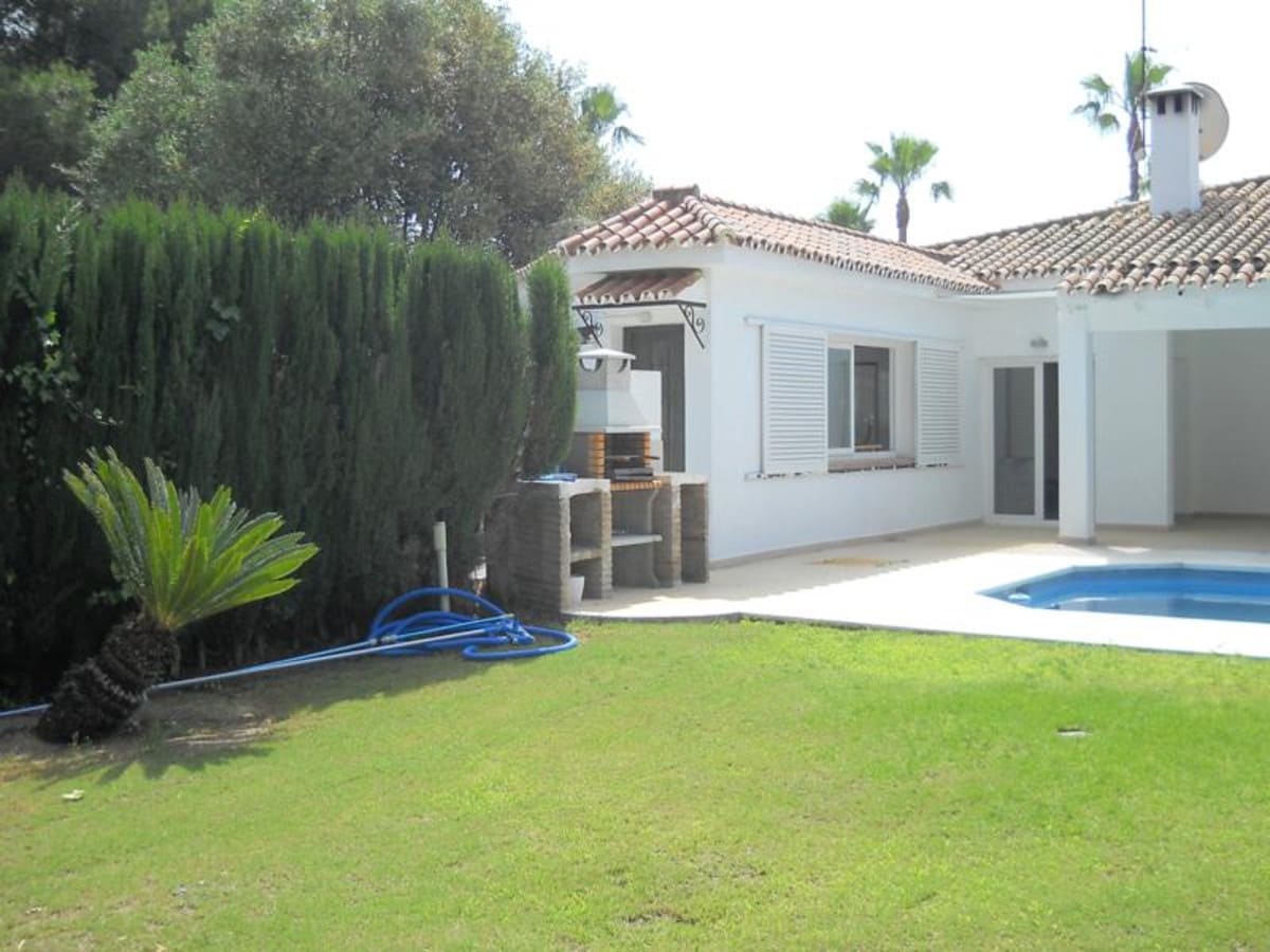 4 sypialnia Willa na sprzedaż w Sotogrande - 1 300 000 € (Ref: 8991964)