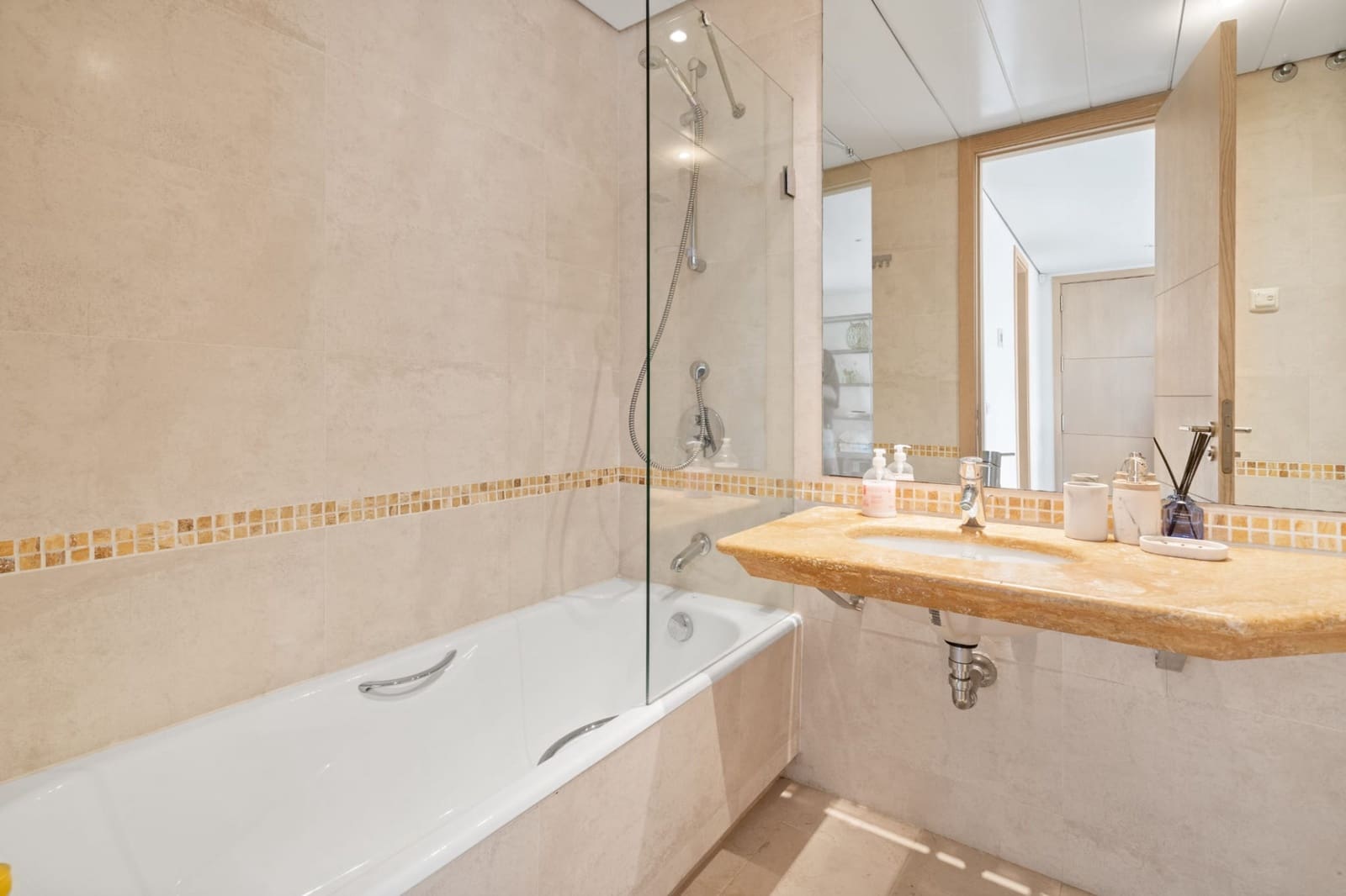 2 sypialnia Penthouse na sprzedaż w Sotogrande z basenem garażem - 735 000 € (Ref: 9042017)