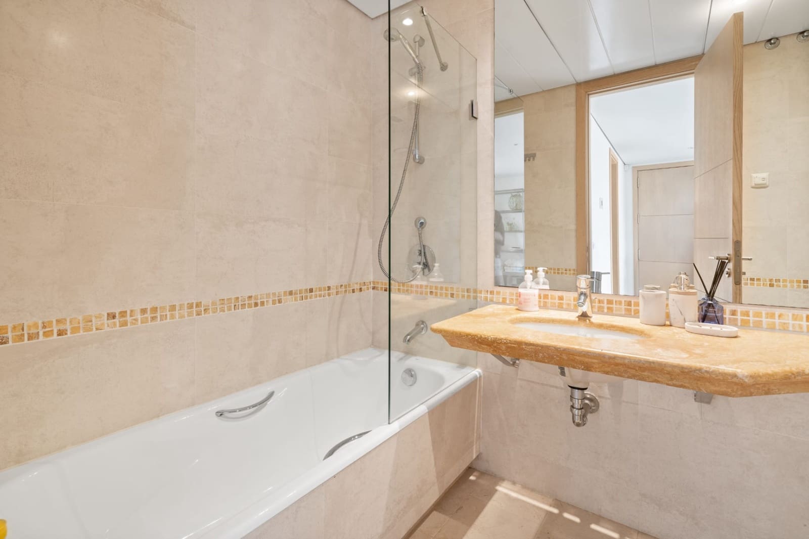 2 soveværelse Penthouse til salg i Sotogrande med swimmingpool garage - € 745.000 (Ref: 9042017)
