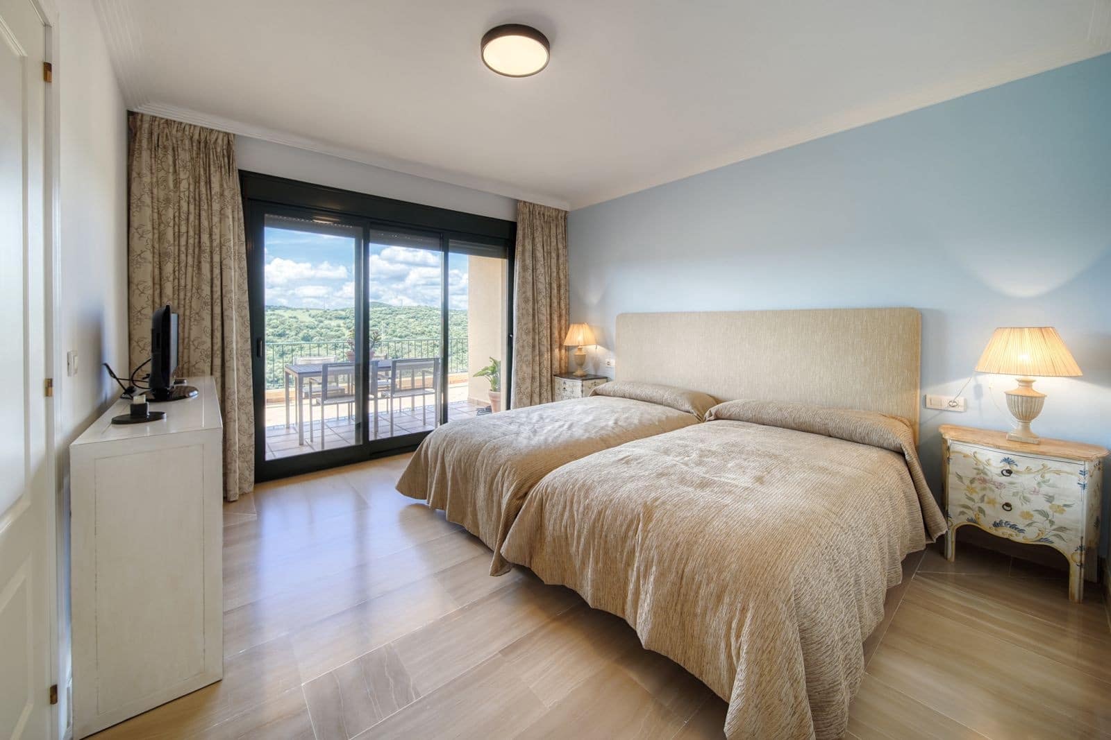 2 soveværelse Lejlighed til salg i Sotogrande med swimmingpool garage - € 475.000 (Ref: 9050746)