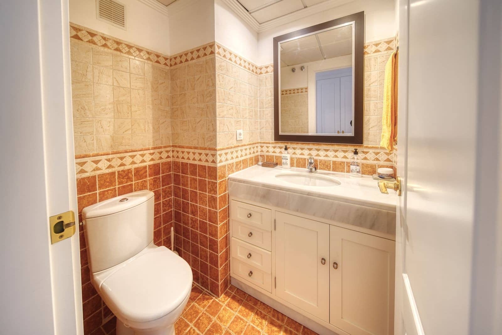 2 soveværelse Lejlighed til salg i Sotogrande med swimmingpool garage - € 475.000 (Ref: 9050746)