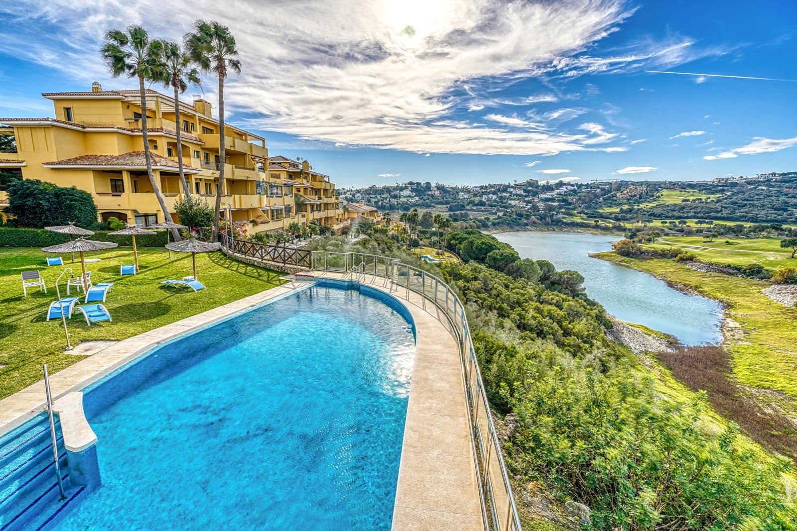 2 soveværelse Lejlighed til salg i Sotogrande med swimmingpool garage - € 475.000 (Ref: 9050746)