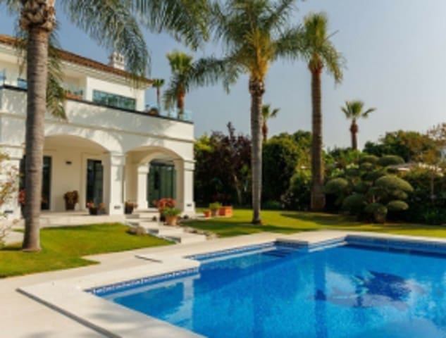 3 soveværelse Villa til salg i Sotogrande Costa, San Roque med swimmingpool - € 2.580.000 (Ref: 9064964)