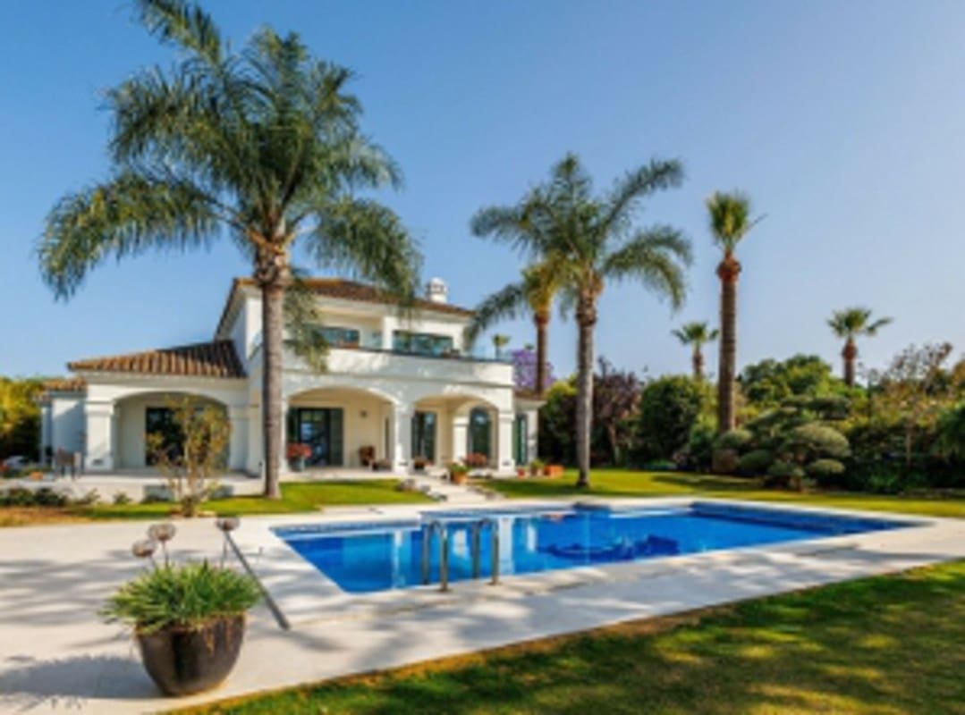 3 soveværelse Villa til salg i Sotogrande med swimmingpool - € 2.580.000 (Ref: 9064964)