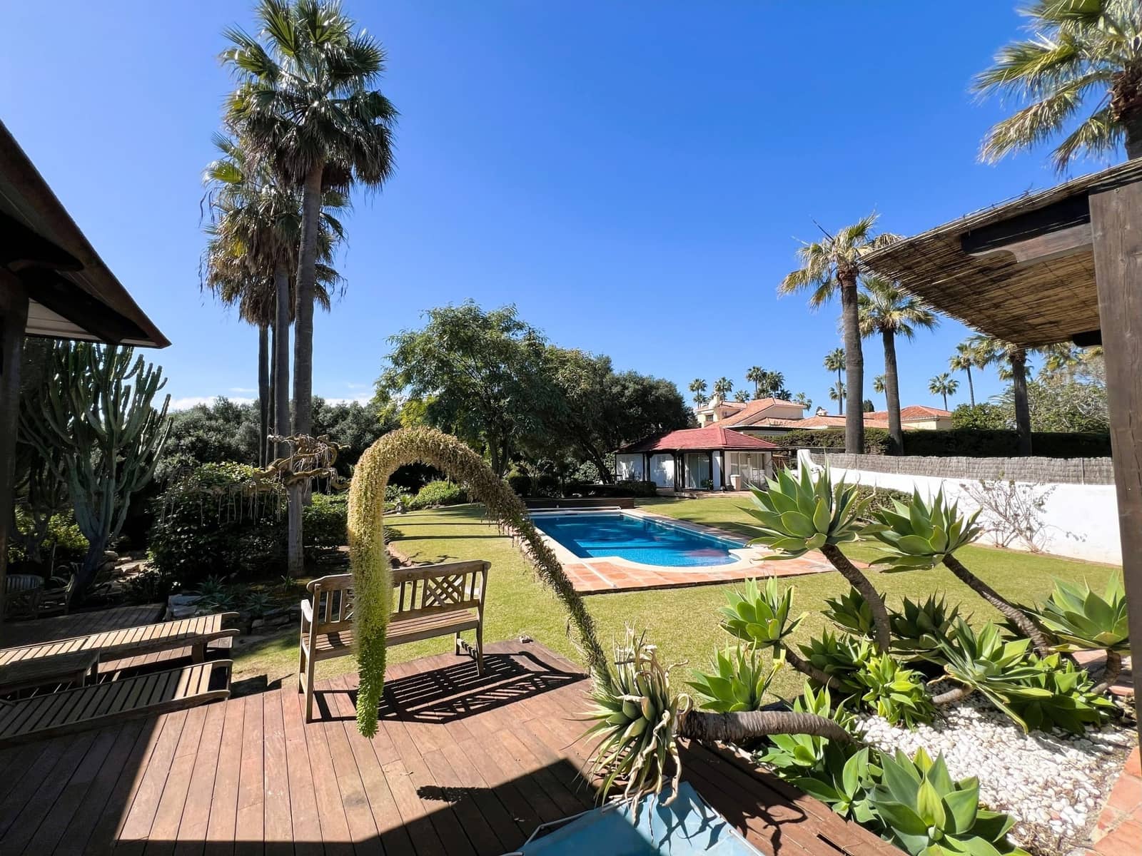 Chalet de 6 habitaciones en Sotogrande en venta con garaje - 2.780.000 € (Ref: 9102731)