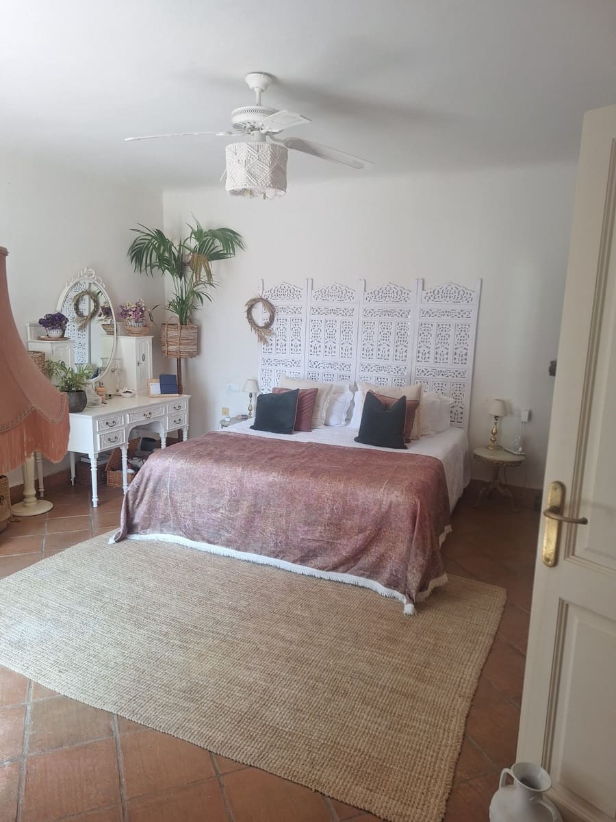 4 soveværelse Villa til leje i Sotogrande med swimmingpool - € 4.500 (Ref: 9202215)