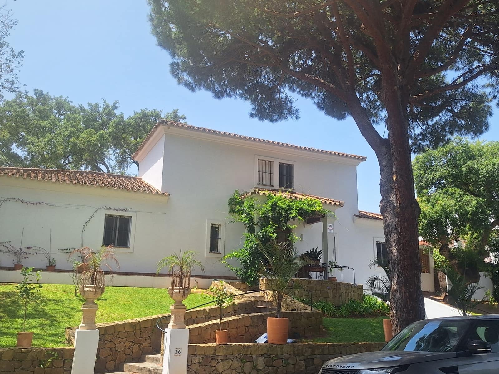 4 soveværelse Villa til leje i Sotogrande med swimmingpool - € 4.500 (Ref: 9202215)