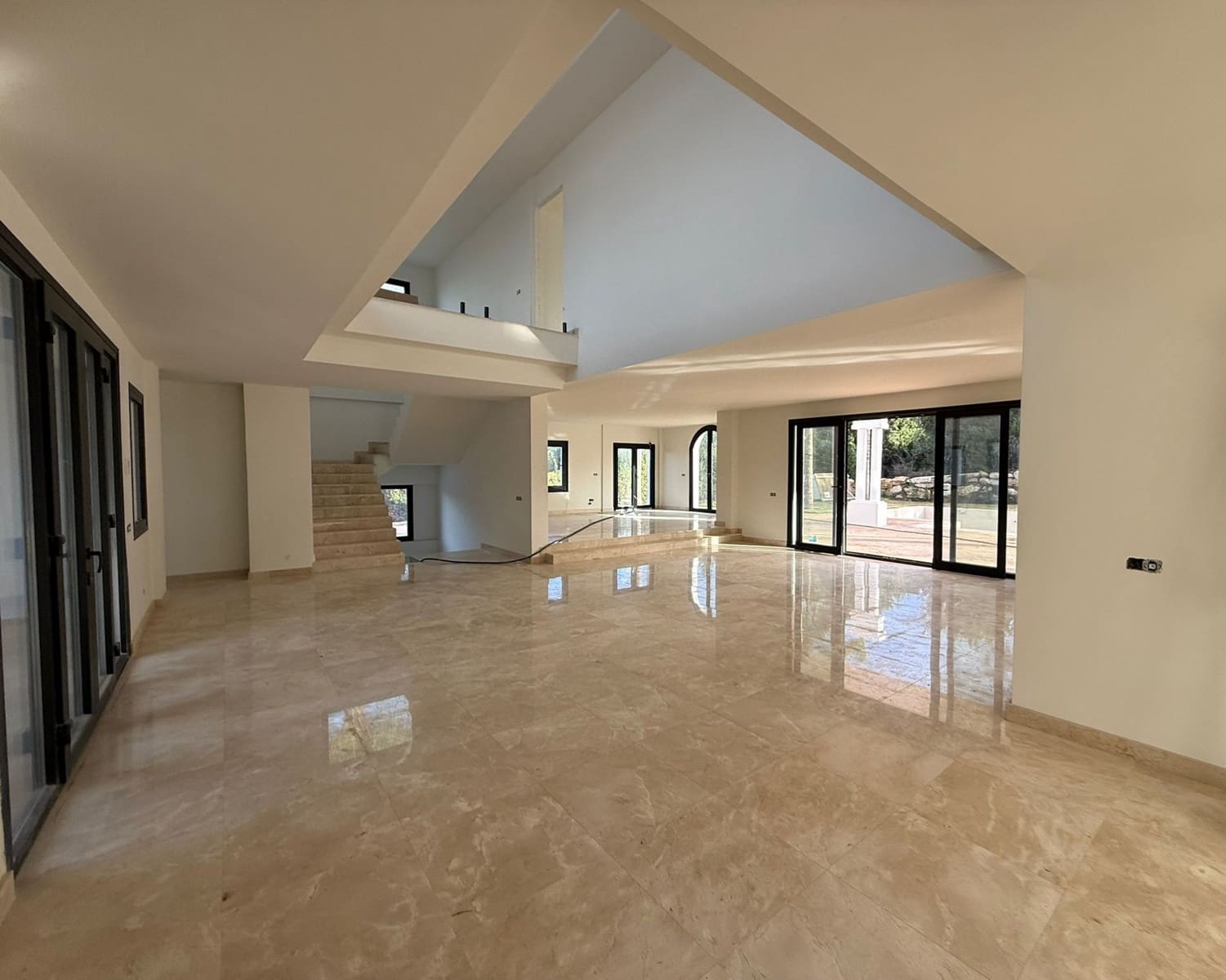5 bedroom Villa for sale in Sotogrande with garage - € 4,250,000 (Ref: 9254724)