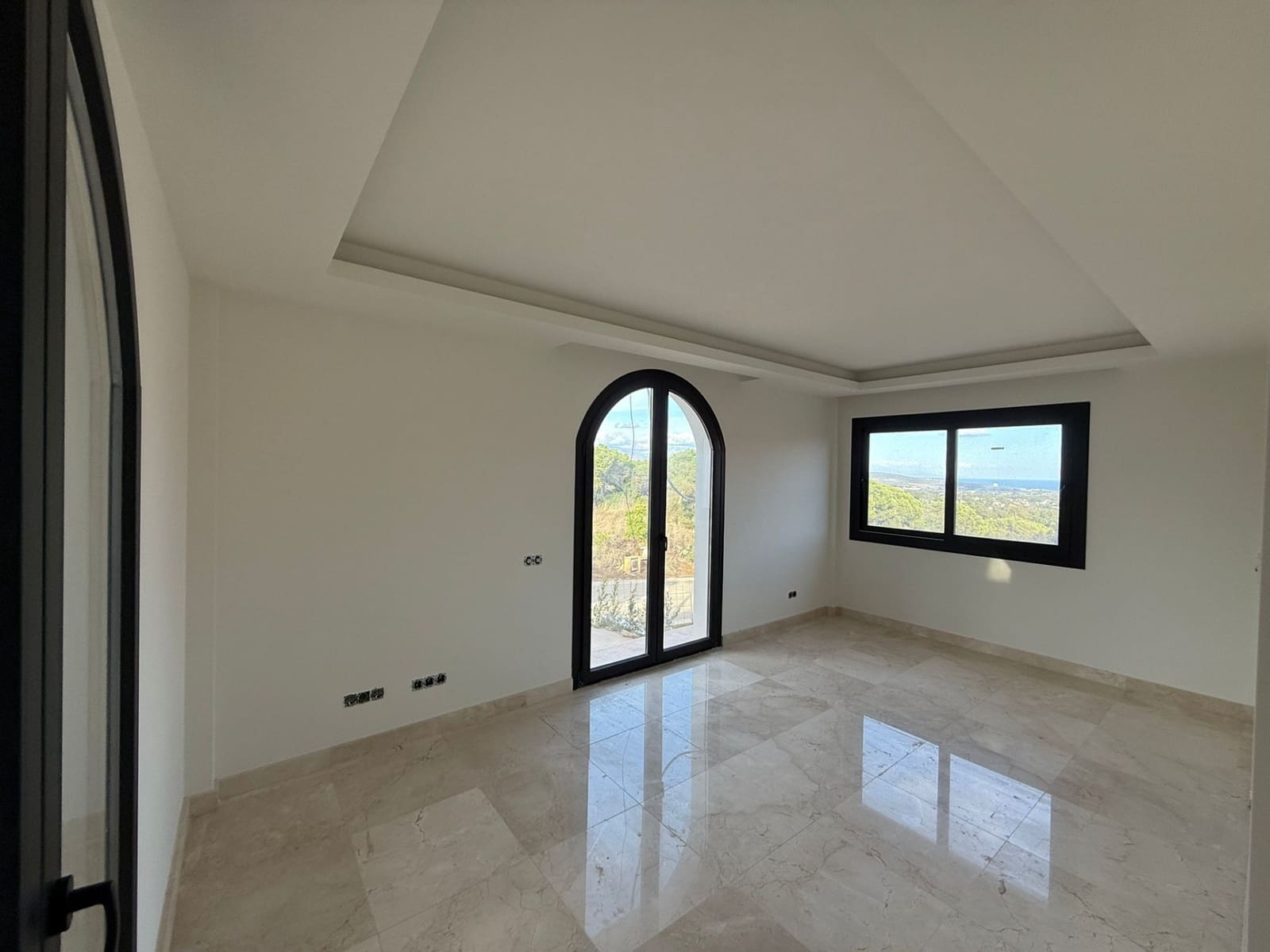 5 bedroom Villa for sale in Sotogrande with garage - € 4,250,000 (Ref: 9254724)