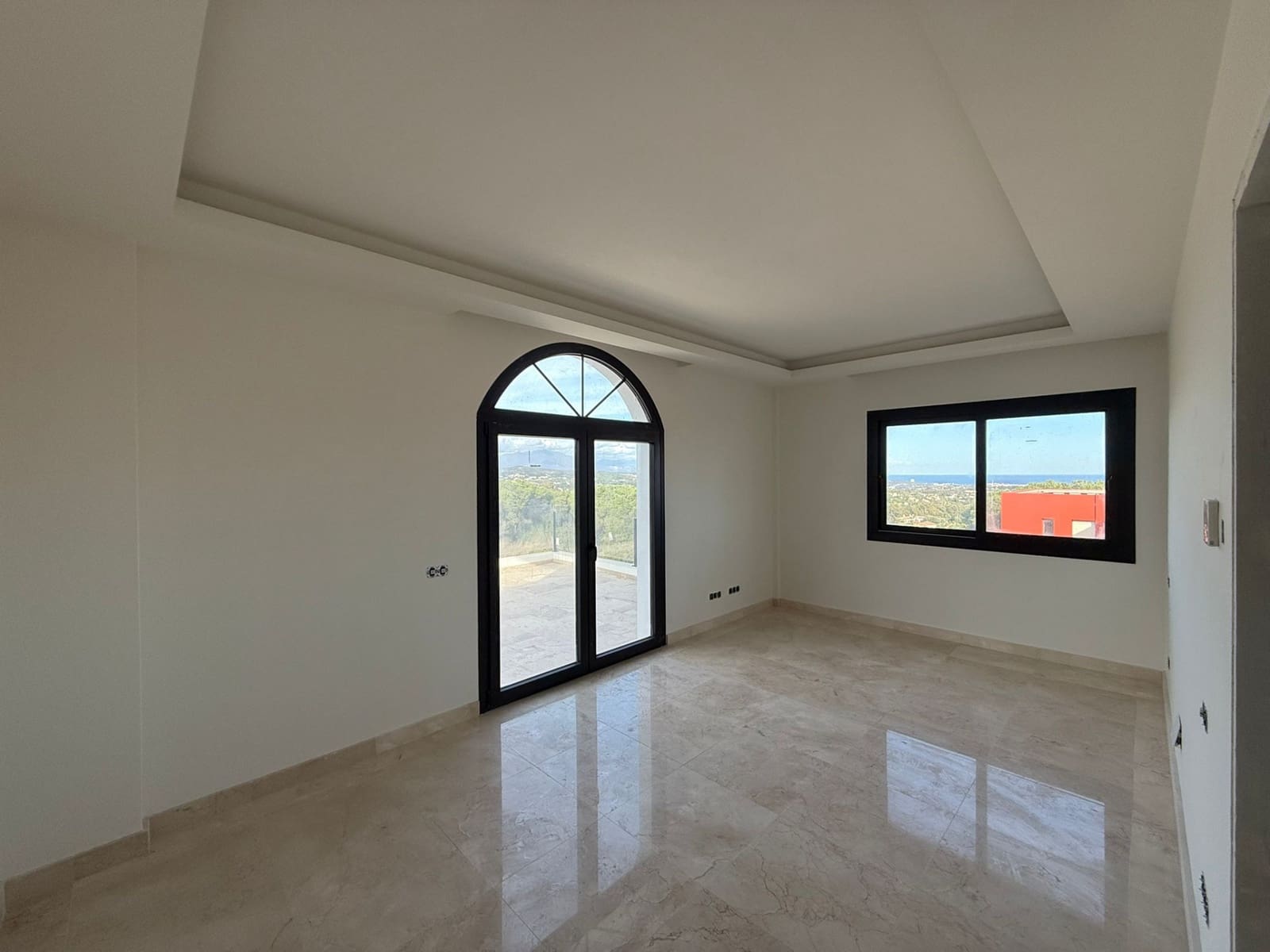 5 bedroom Villa for sale in Sotogrande with garage - € 4,250,000 (Ref: 9254724)