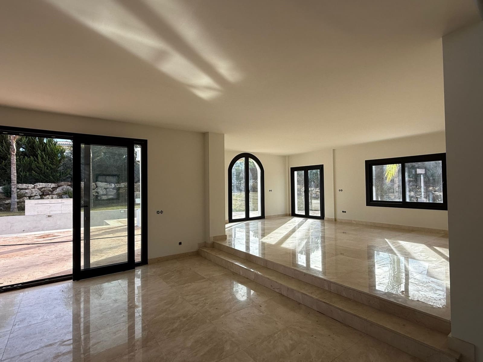 5 bedroom Villa for sale in Sotogrande with garage - € 4,250,000 (Ref: 9254724)