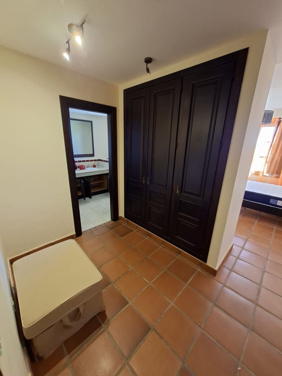 3 sovrum Semi-fristående Villa till salu i Sotogrande med pool - 840 000 € (Ref: 9310500)