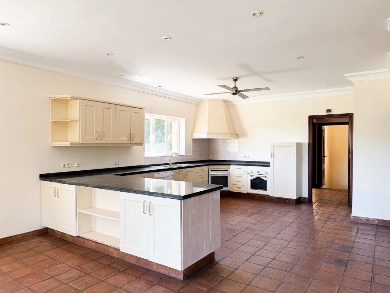 7 bedroom Villa for sale in Sotogrande with pool garage - € 1,995,000 (Ref: 9353203)