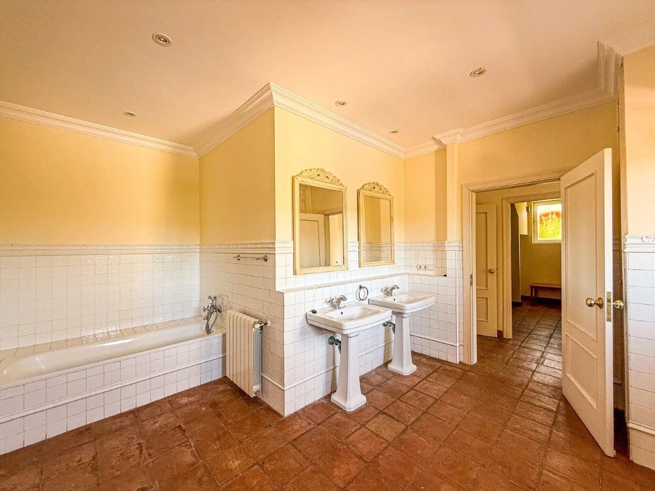 7 bedroom Villa for sale in Sotogrande with pool garage - € 1,995,000 (Ref: 9353203)