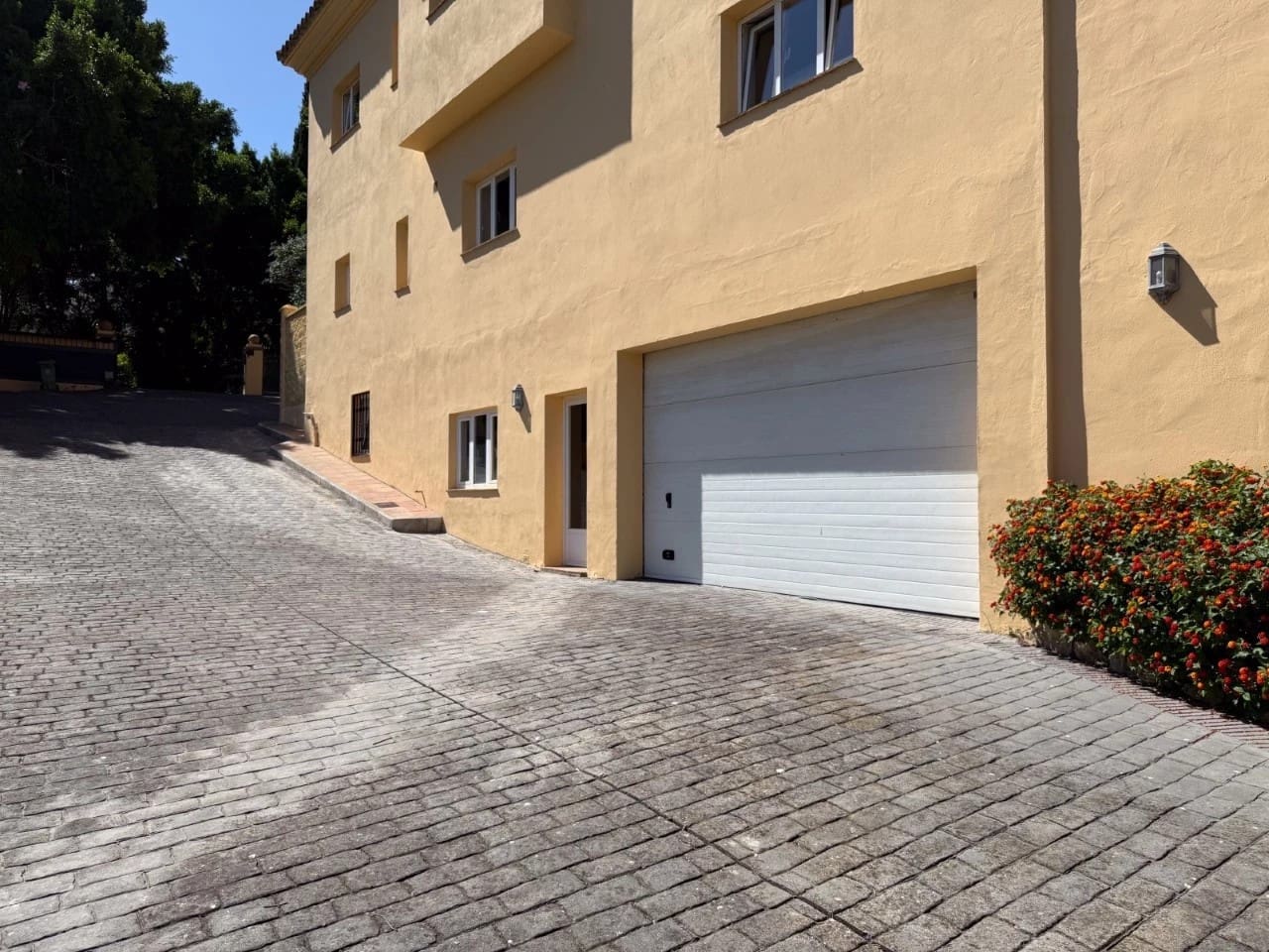 7 bedroom Villa for sale in Sotogrande with pool garage - € 1,995,000 (Ref: 9353203)