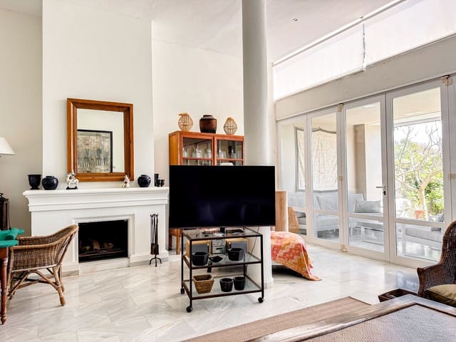 4 slaapkamer Halfvrijstaande villa te koop in Sotogrande Costa, San Roque met garage - € 2.400.000 (Ref: 9374995)