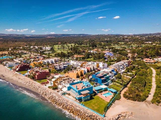 4 slaapkamer Halfvrijstaande villa te koop in Sotogrande Costa, San Roque met garage - € 2.400.000 (Ref: 9374995)