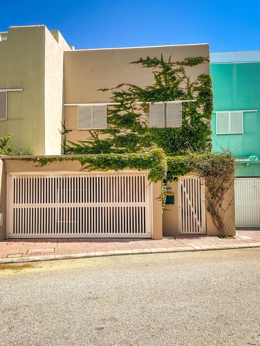 4 bedroom Semi-detached Villa for sale in Sotogrande with garage - € 2,400,000 (Ref: 9374995)